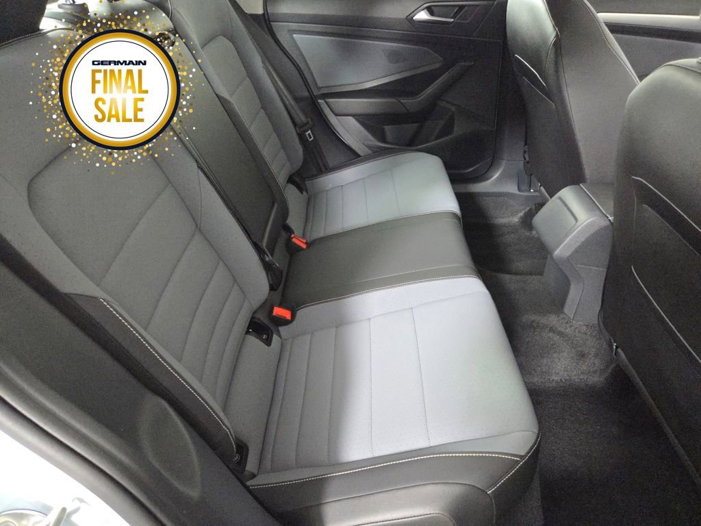 Certified 2025 Volkswagen Jetta SE w/ Sunroof Package image 19