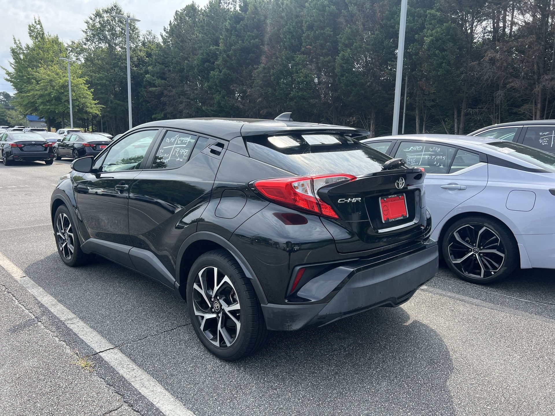 Used 2020 Toyota C-HR XLE FWD image 2