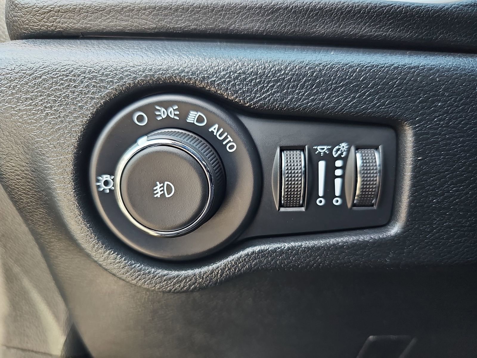 Used 2025 Chrysler Pacifica Select FWD image 35
