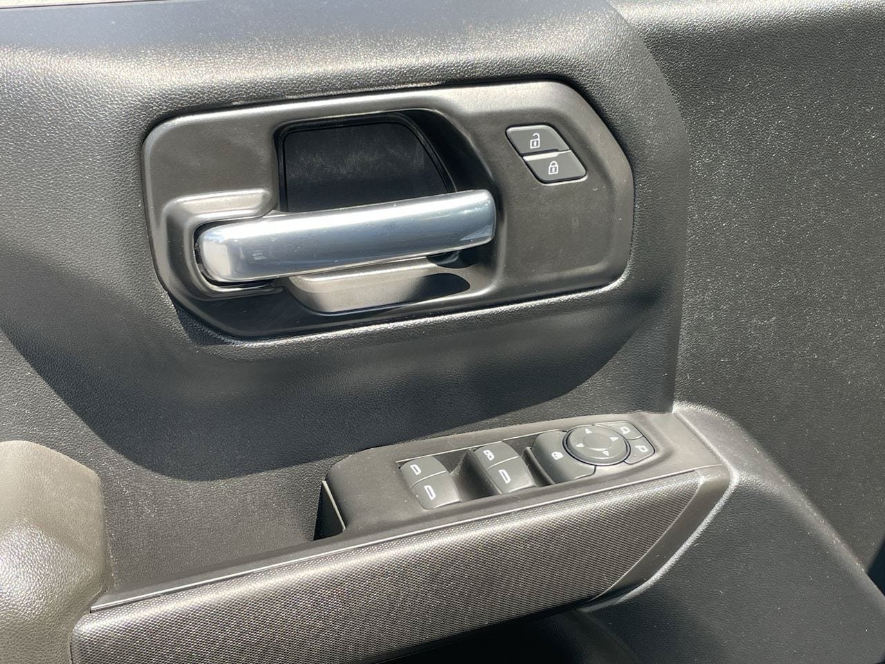 Used 2022 Chevrolet Silverado 1500 Custom w/ LPO, Blackout Package AWD/4WD image 29