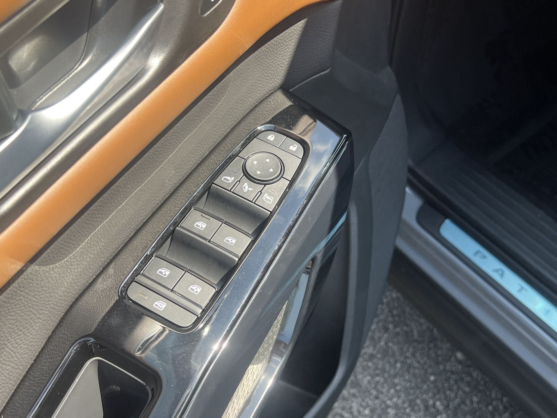 New 2026 Nissan Pathfinder Platinum FWD image 17