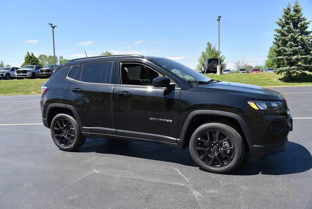New 2026 Jeep Compass Latitude AWD/4WD image 3