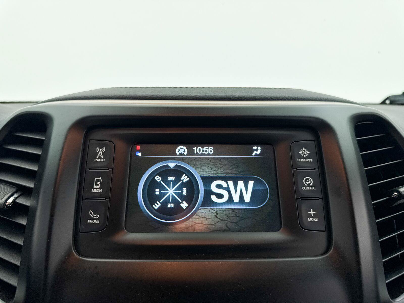 Used 2017 Jeep Cherokee Latitude FWD image 4