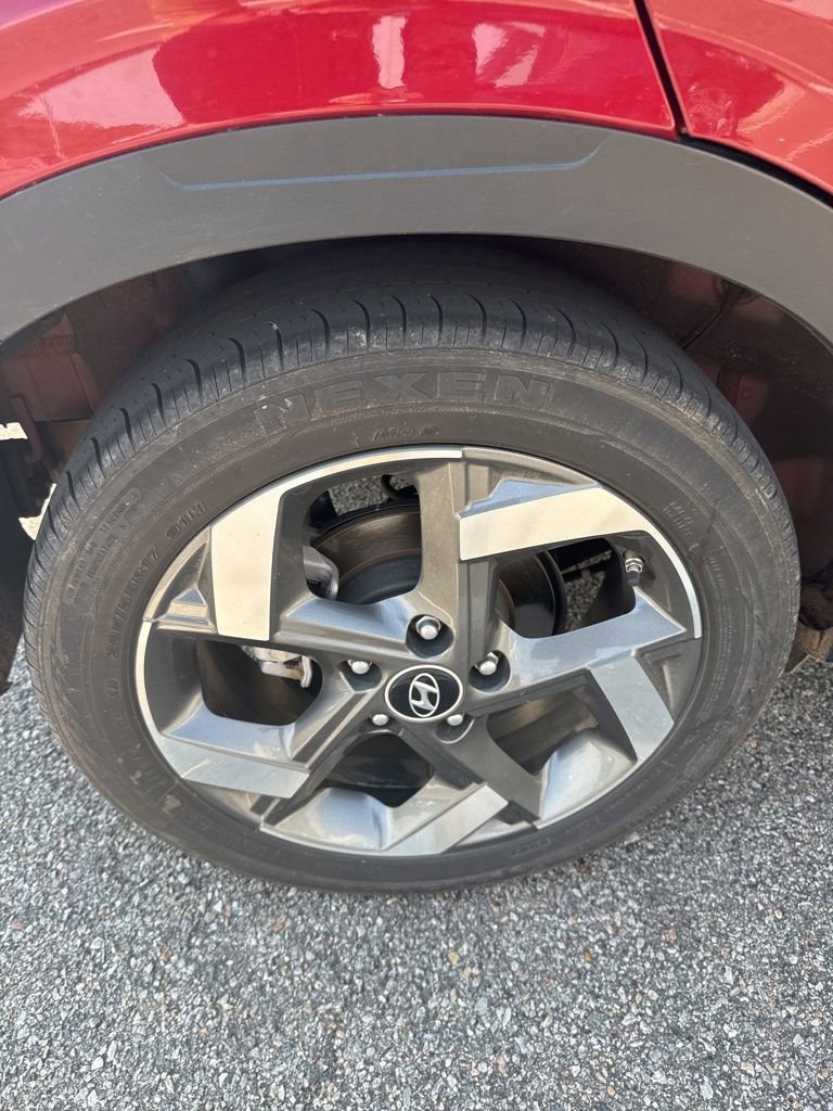 Used 2024 Hyundai Venue SEL image 13