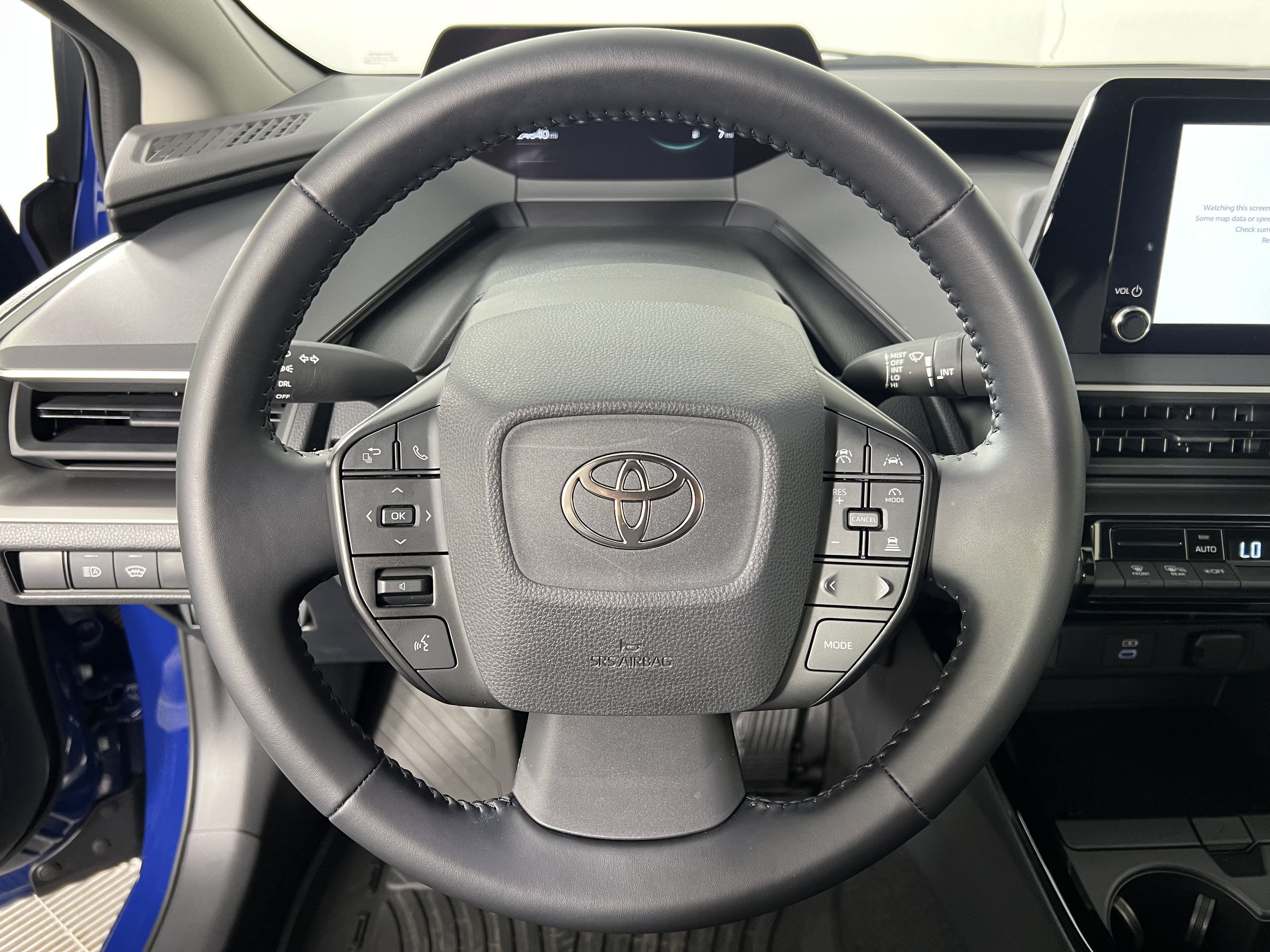 Used 2025 Toyota Prius LE AWD/4WD image 26