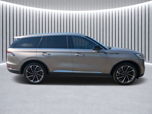 Used 2020 Lincoln Aviator Reserve w/ Equipment Group 202A image 2