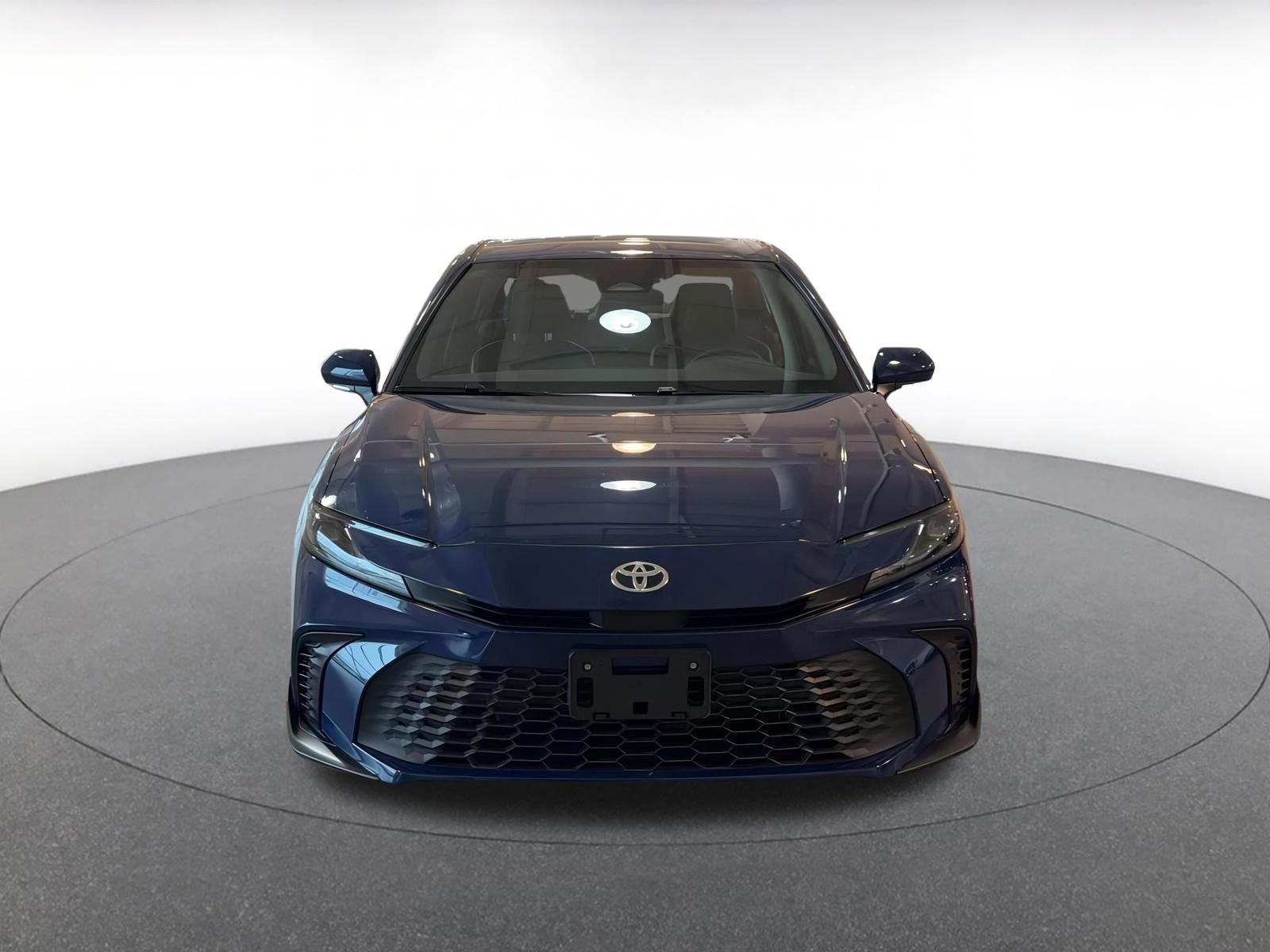 Used 2025 Toyota Camry SE image 4