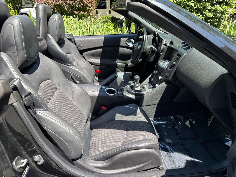 Used 2010 Nissan 370Z Touring w/ Sport Pkg RWD image 27