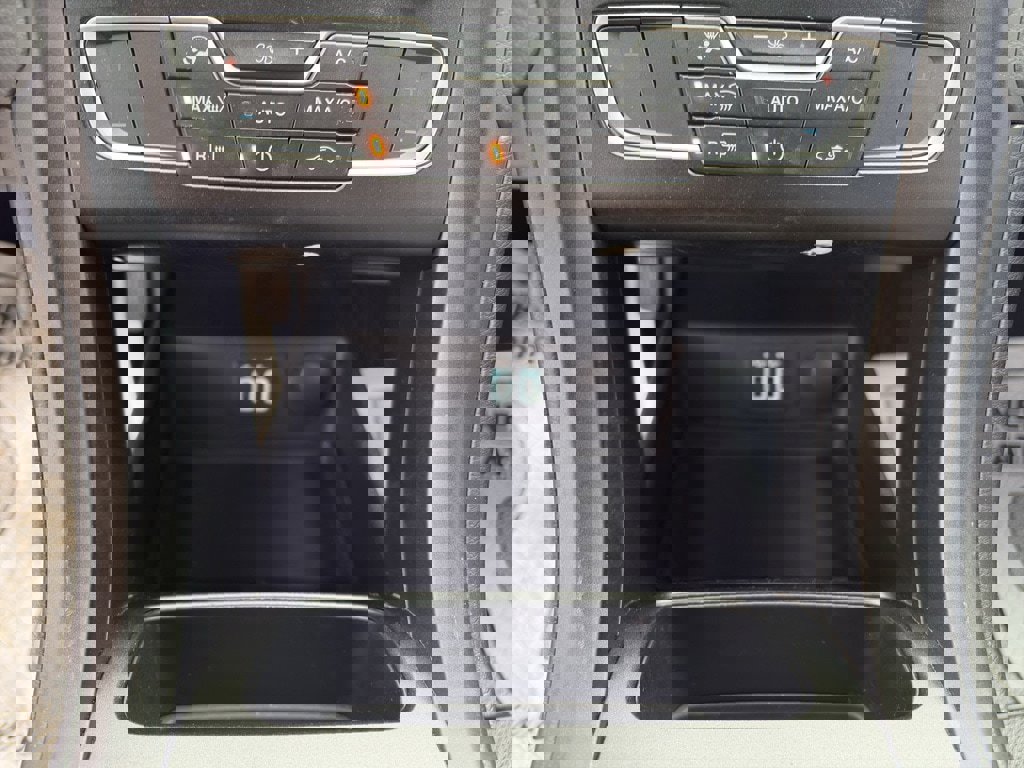 Used 2019 Ford Fusion SE w/ Equipment Group 151A image 16