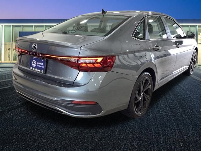 Used 2025 Volkswagen Jetta SE w/ Sunroof Package image 26