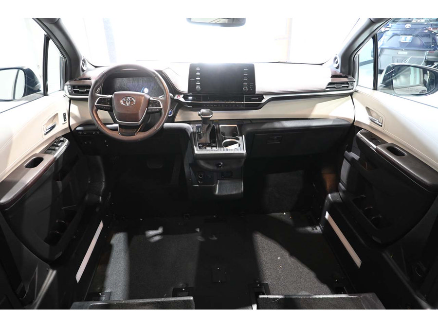 Used 2022 Toyota Sienna Platinum AWD/4WD image 21