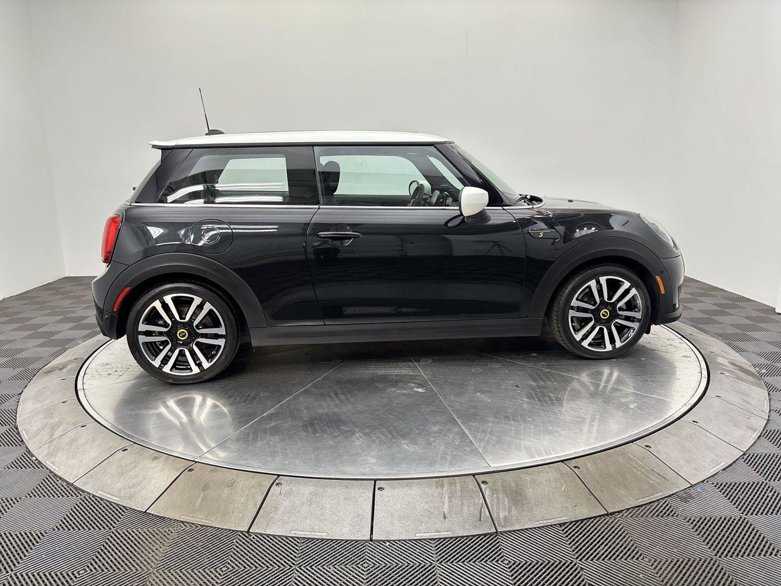 Used 2023 MINI Cooper SE FWD image 17