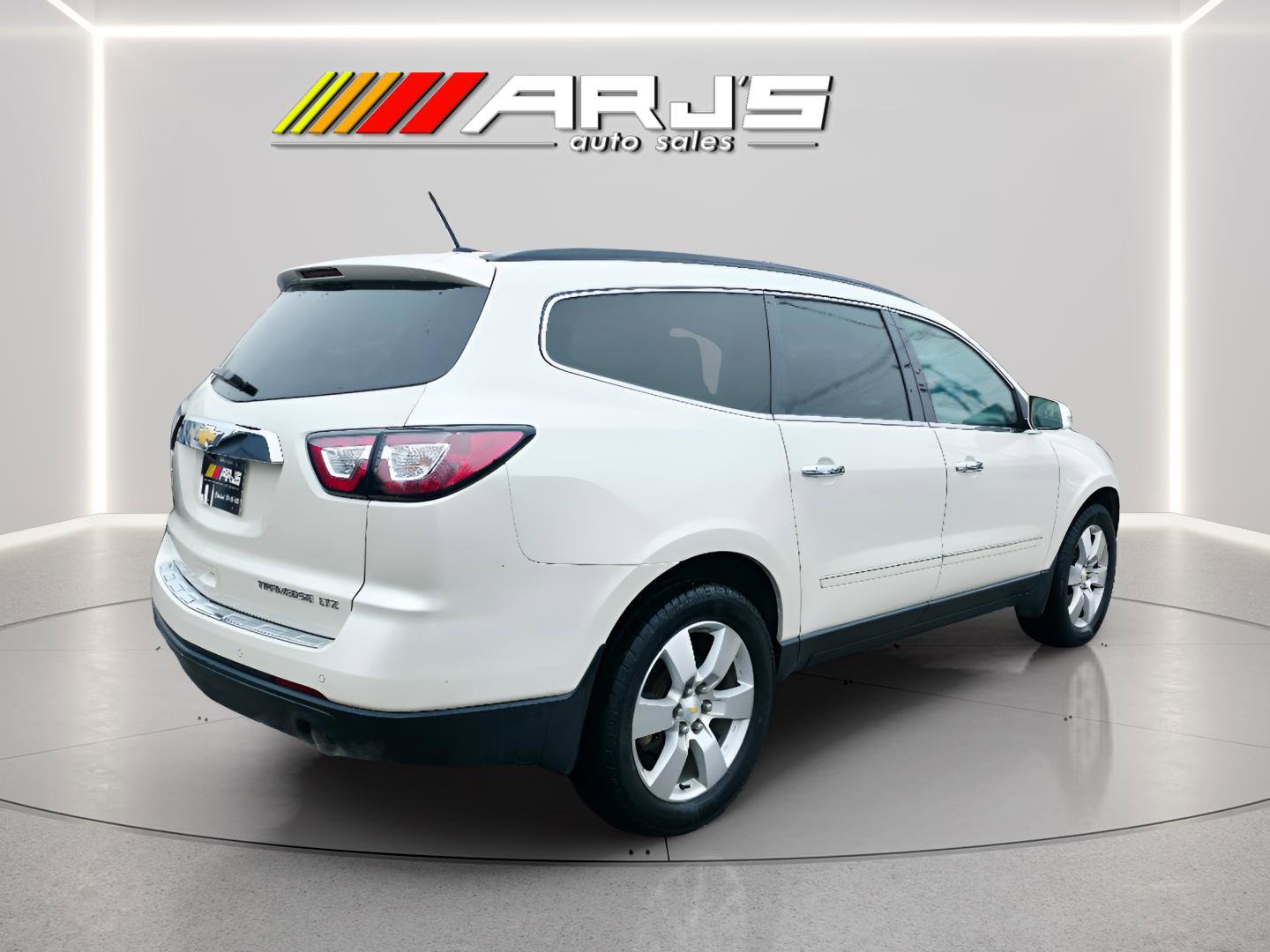 Used 2015 Chevrolet Traverse LTZ image 5