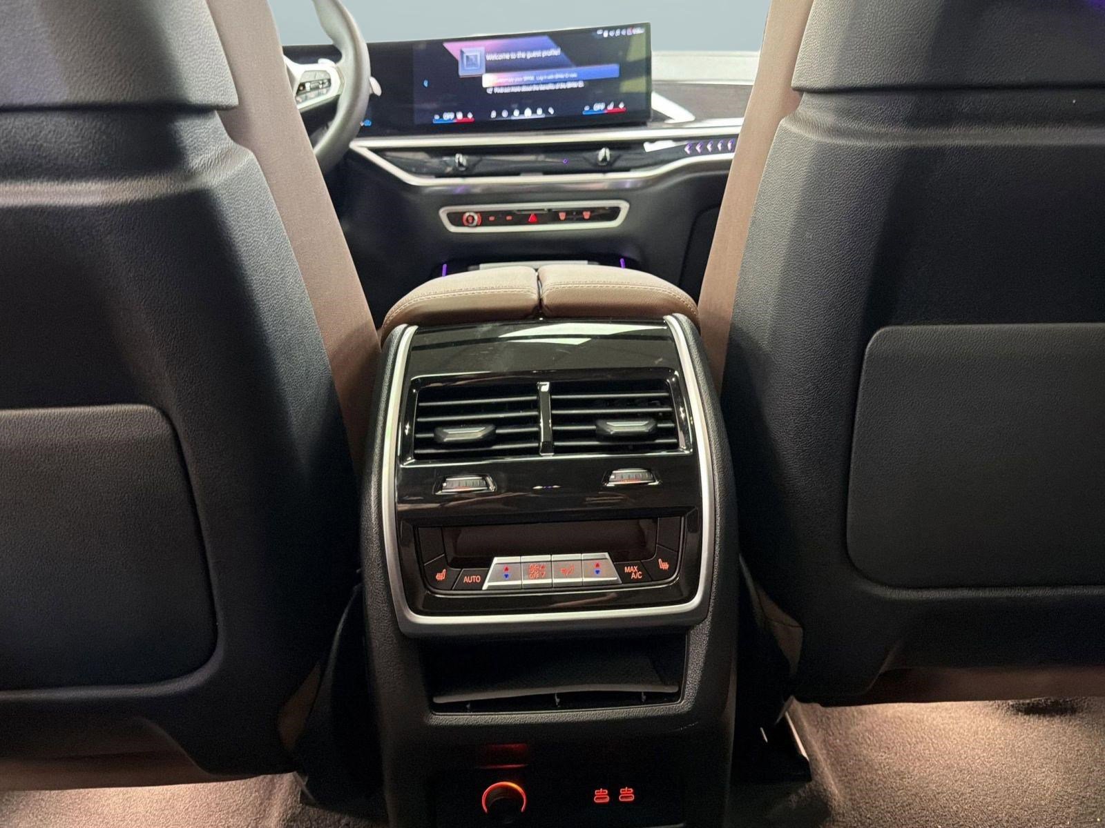 Certified 2024 BMW X7 xDrive40i w/ M Sport Package image 31