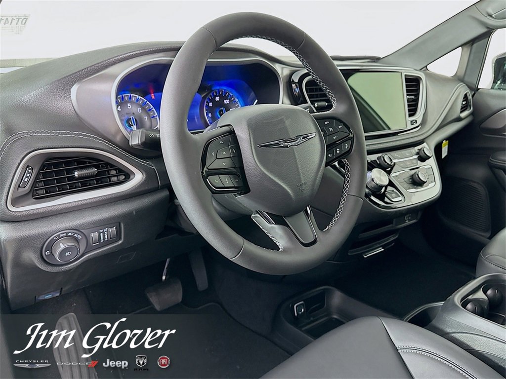 New 2026 Chrysler Pacifica Select w/ S Appearance Package image 25