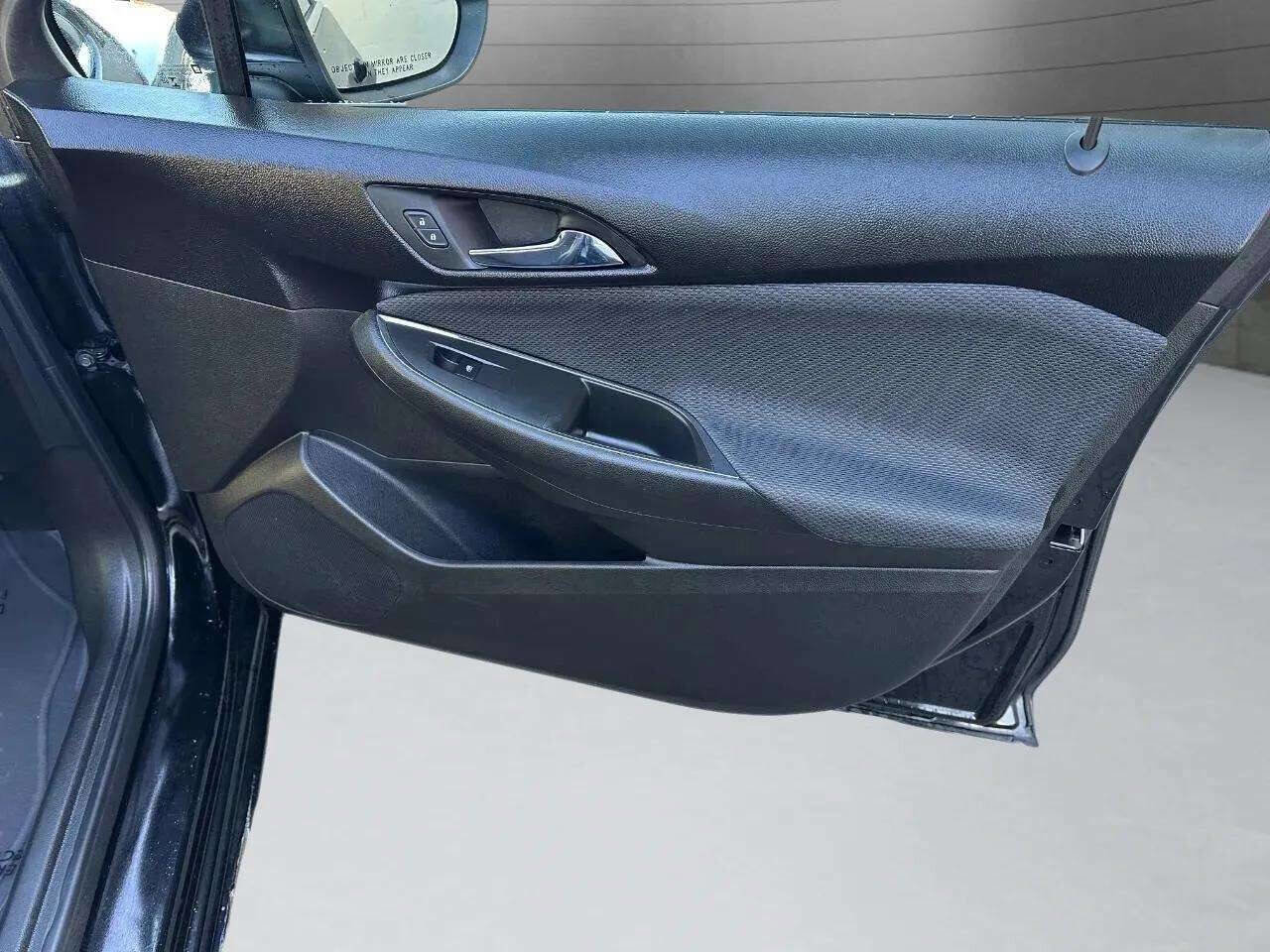 Used 2018 Chevrolet Cruze LT image 20