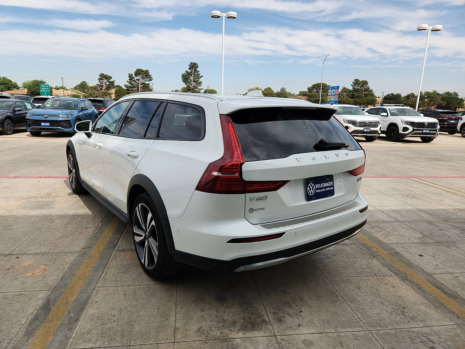 Used 2025 Volvo V60 B5 Cross Country Plus AWD/4WD image 5