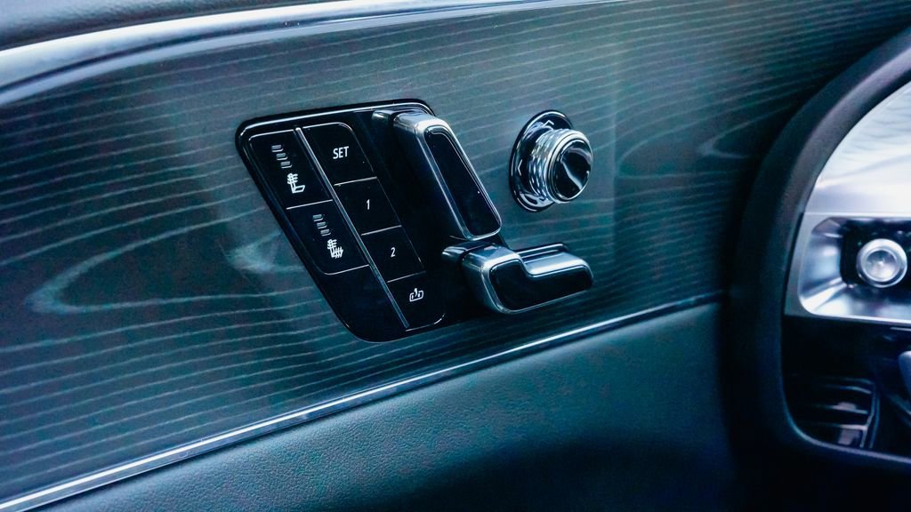 New 2026 Cadillac Lyriq Luxury w/ LPO, Floor Liner Package image 15