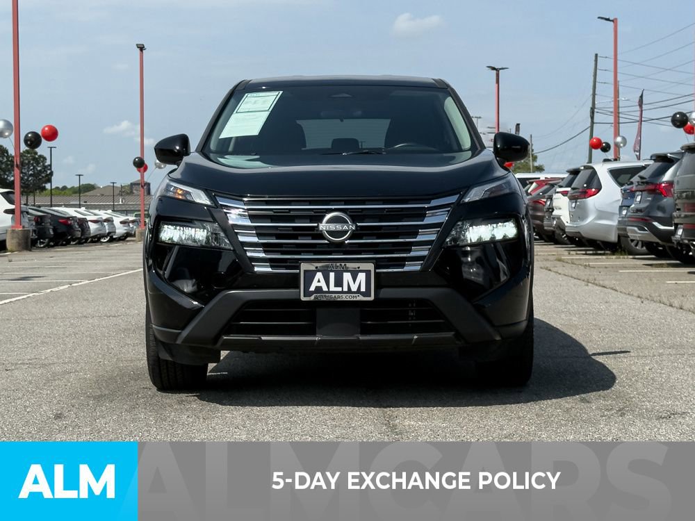 Used 2025 Nissan Rogue SV image 3