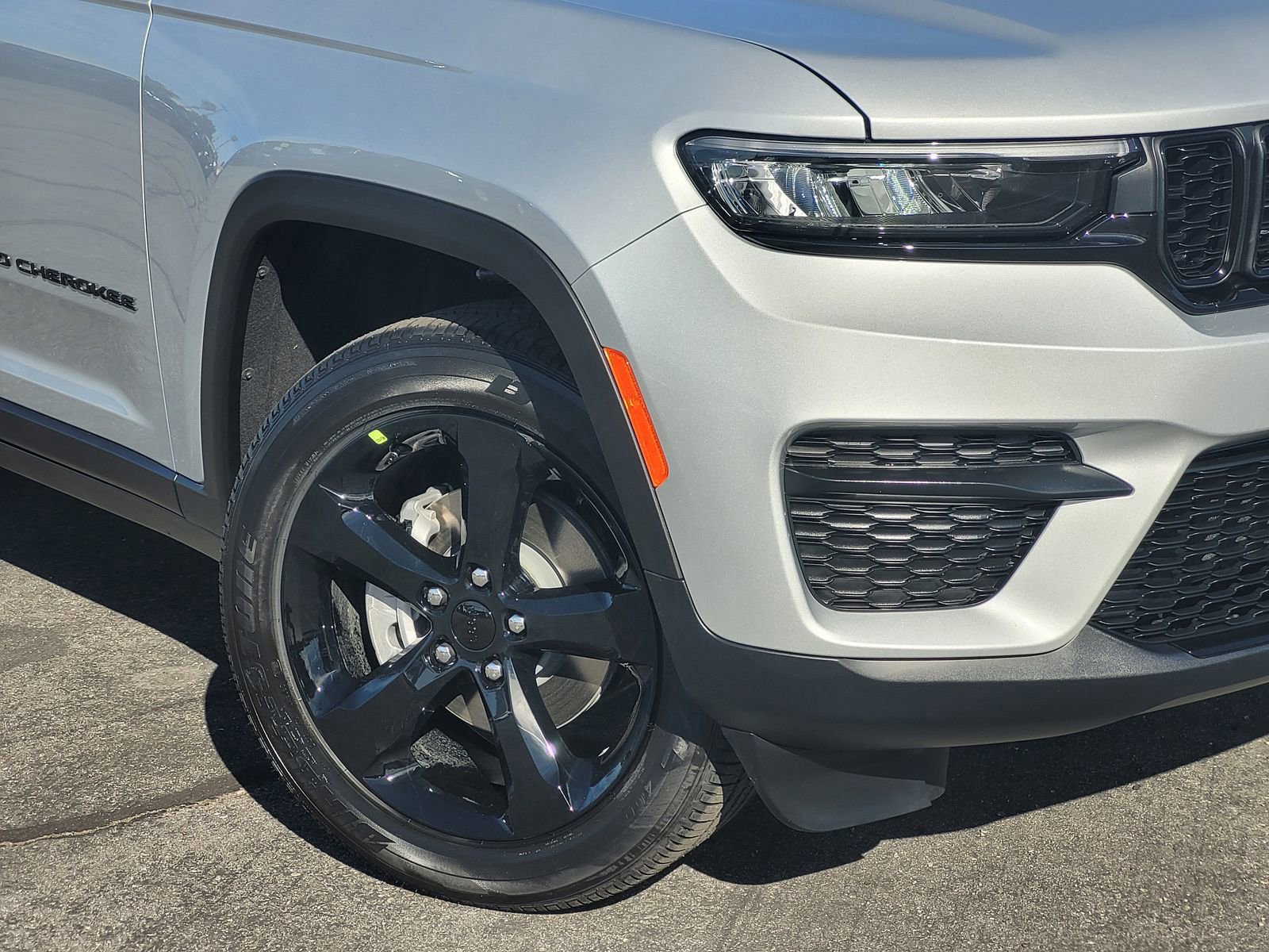 New 2025 Jeep Grand Cherokee Altitude AWD/4WD image 6
