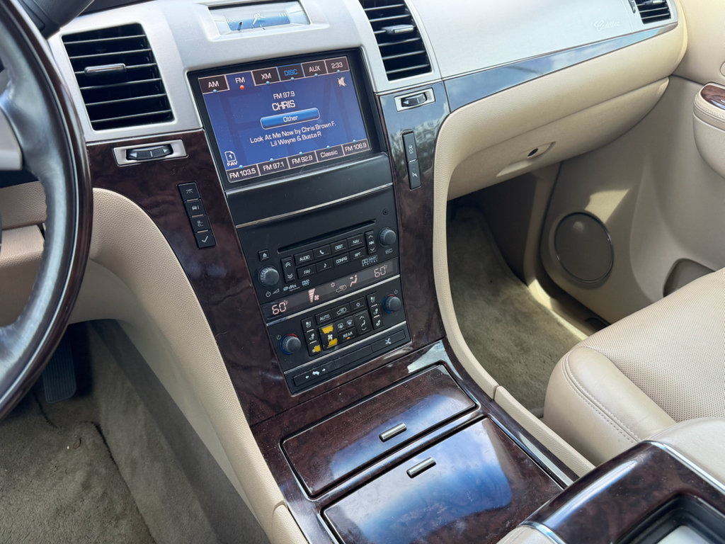 Used 2013 Cadillac Escalade ESV Luxury RWD image 15