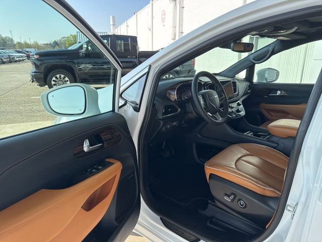 Used 2022 Chrysler Pacifica Pinnacle FWD image 7
