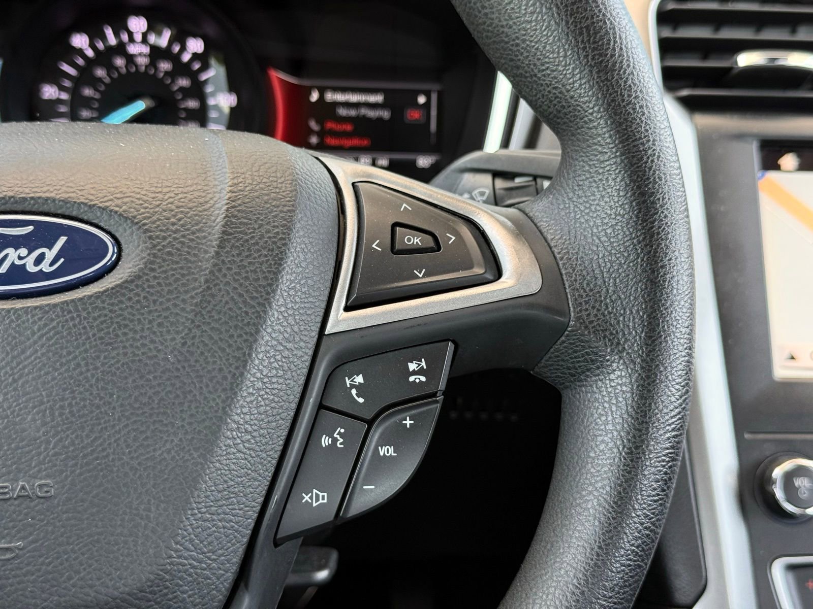 Used 2019 Ford Fusion SE FWD image 27