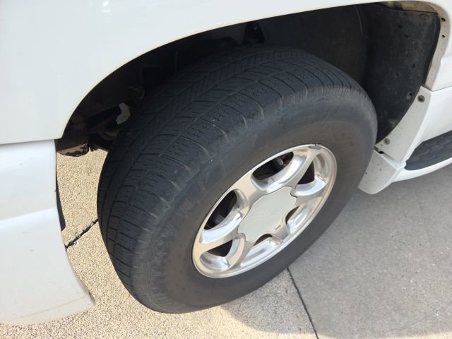 Used 2003 GMC Yukon XL Denali image 4