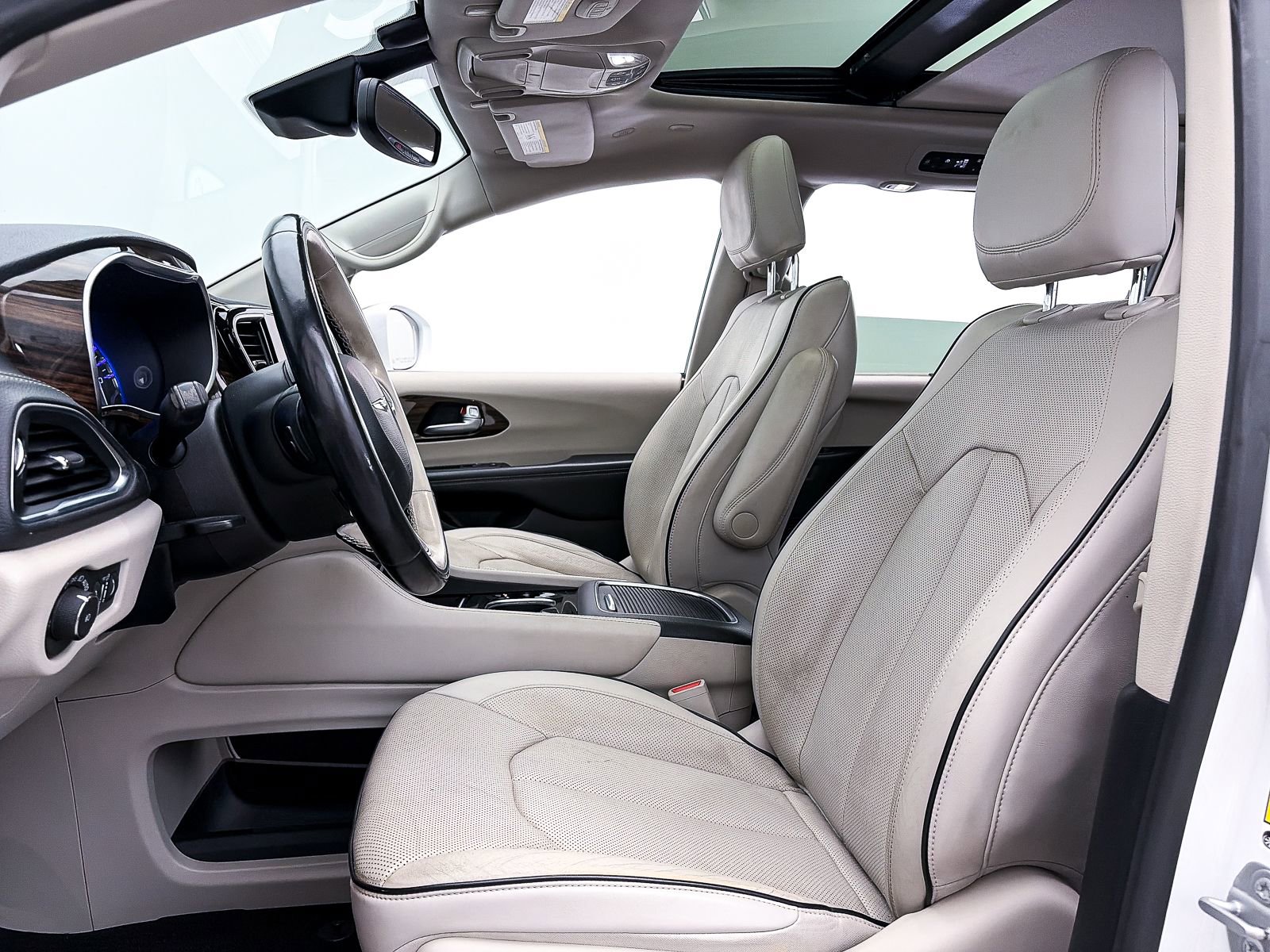 Used 2021 Chrysler Pacifica Limited w/ Premium & Safety Sphere Group image 19