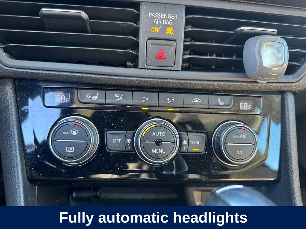 Used 2020 Volkswagen Jetta SE w/ SE Cold Weather Package image 17