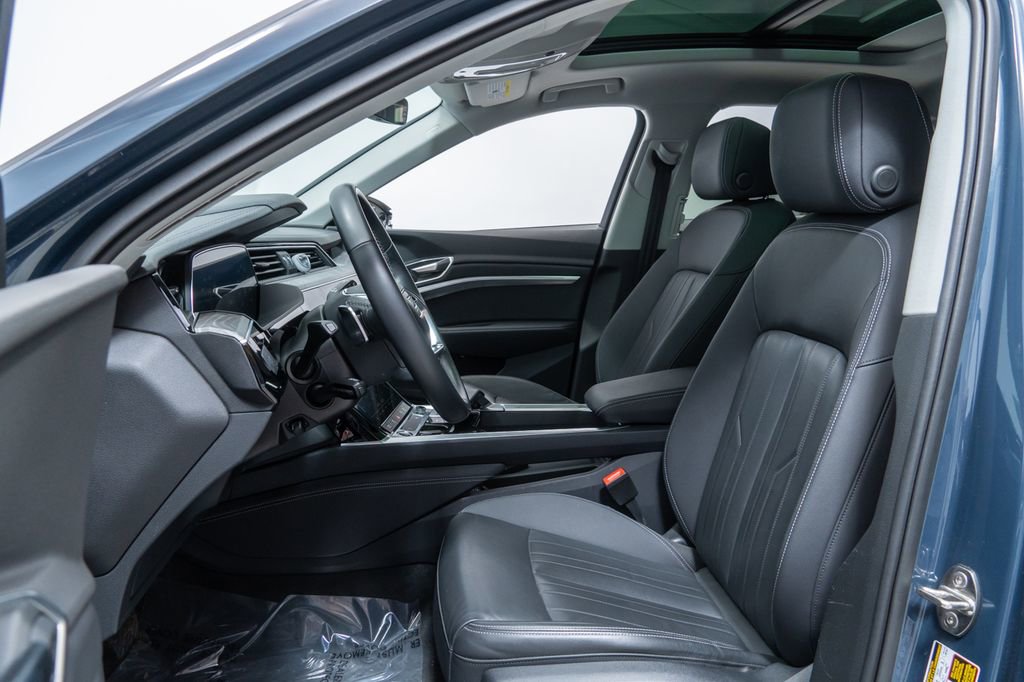 Used 2024 Audi Q8 e-tron Premium image 5