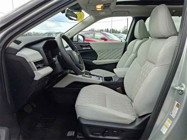 Used 2024 Mitsubishi Outlander SEL image 13