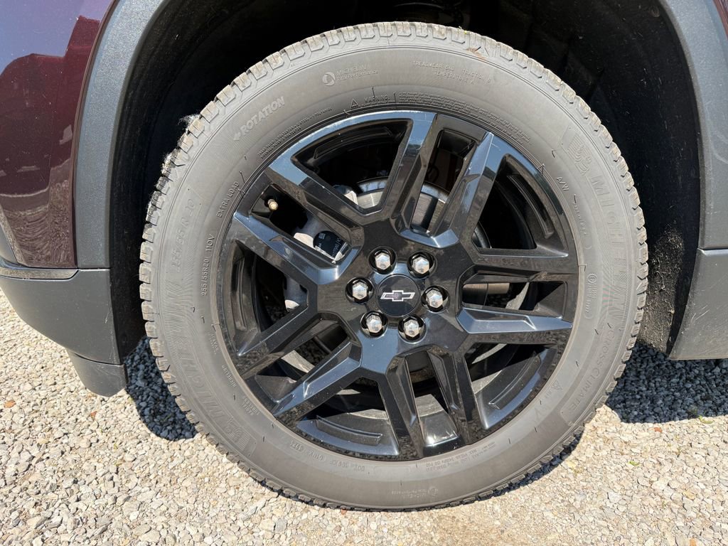 Used 2021 Chevrolet Traverse LT w/ LPO, Blackout Package AWD/4WD image 11