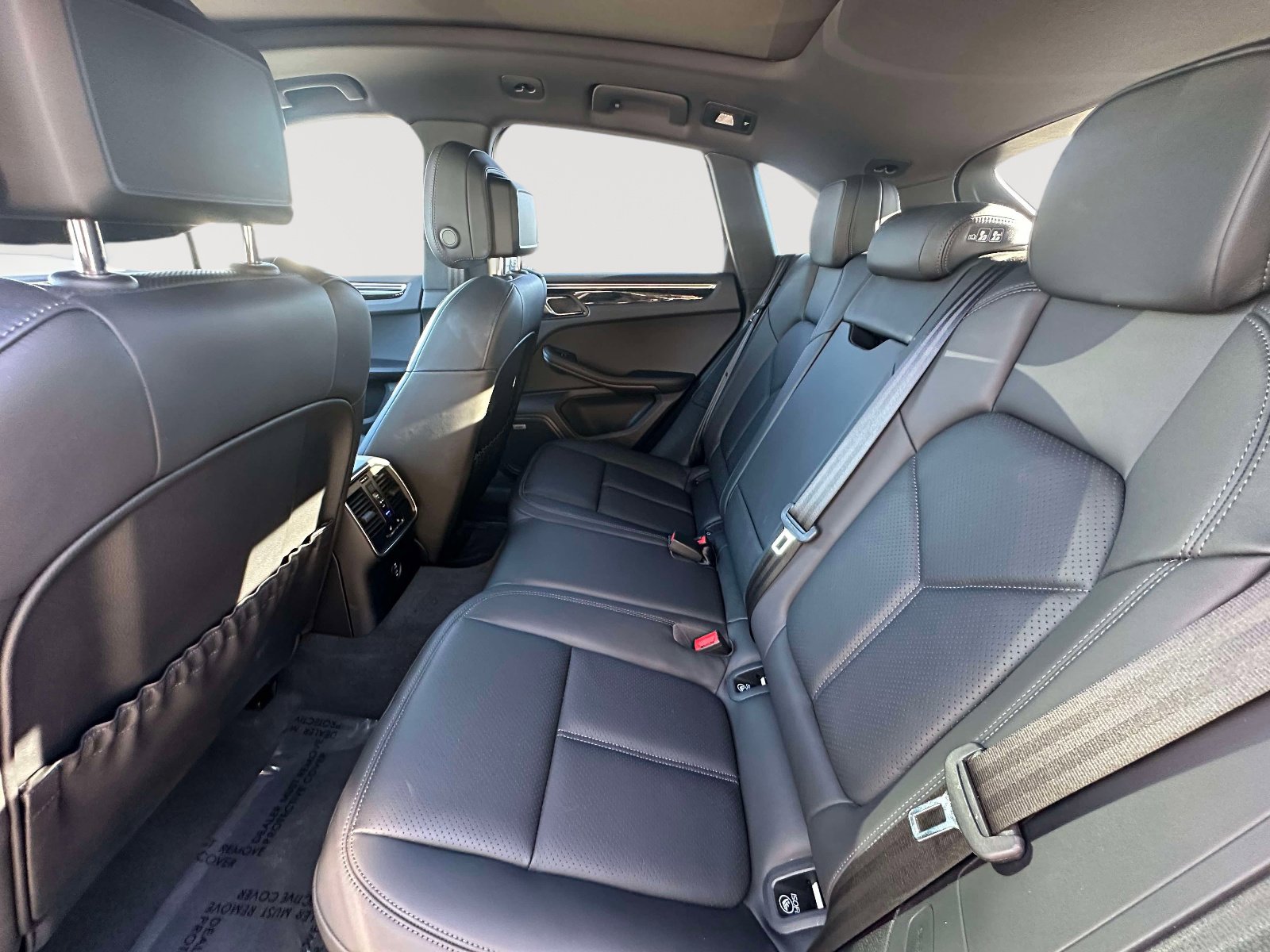 Used 2022 Porsche Macan S image 32