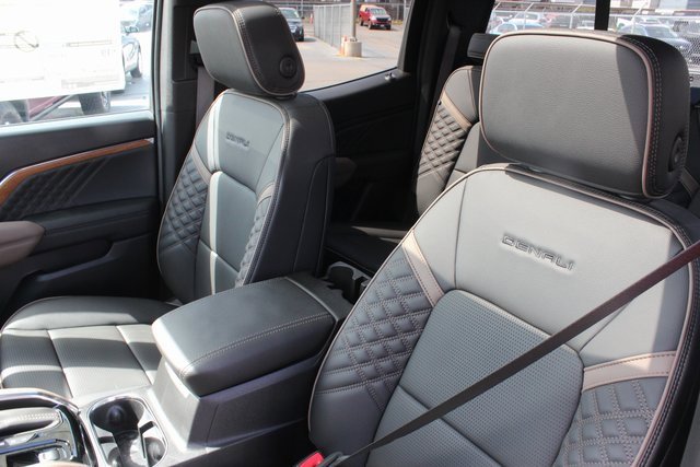 New 2026 GMC Canyon Denali w/ LPO, Denali Black Edition image 2