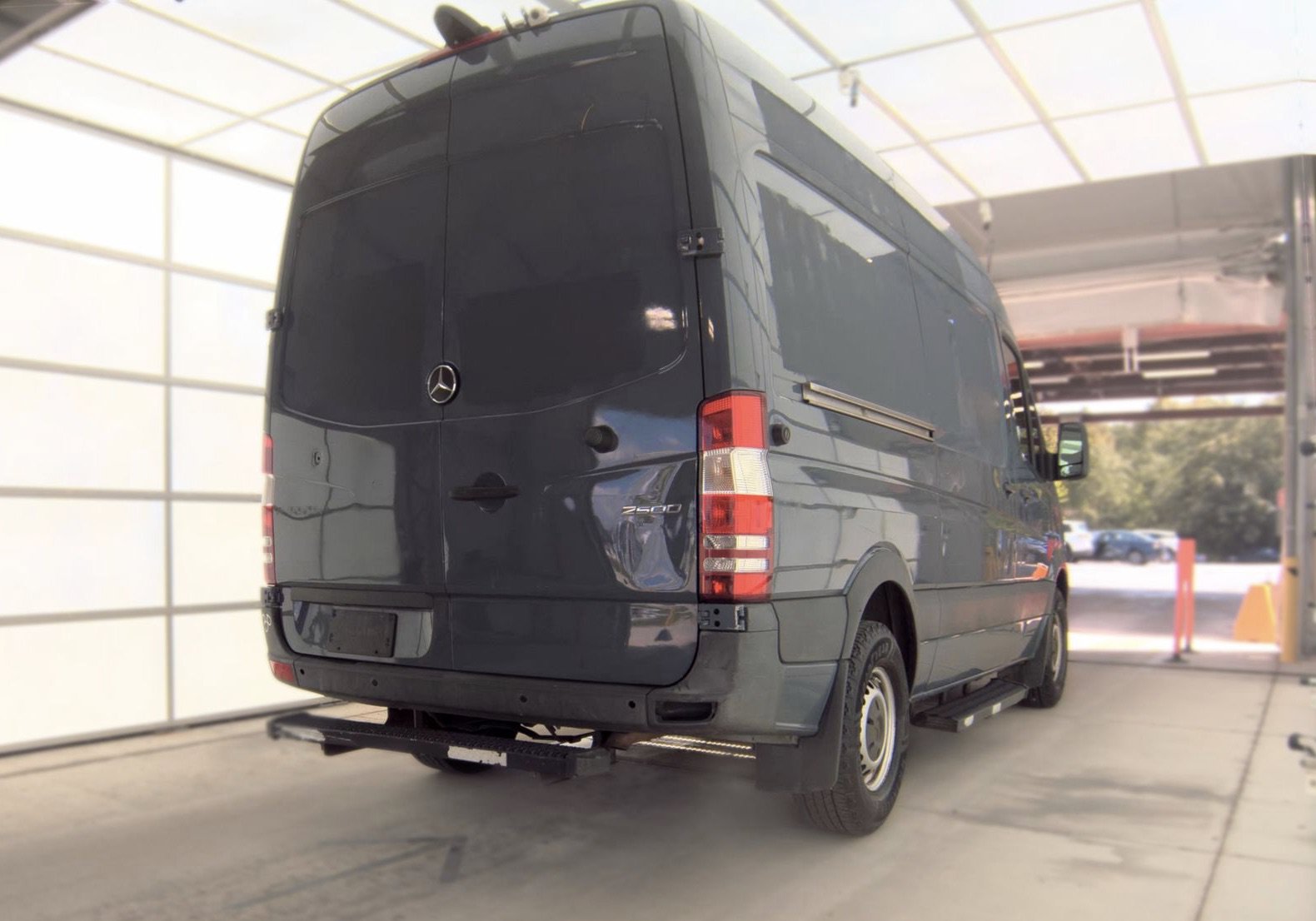 Used 2018 Mercedes-Benz Sprinter 2500 image 4