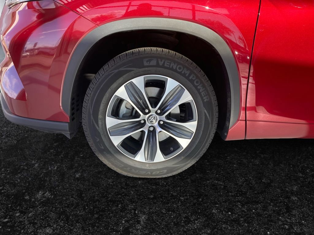 Used 2023 Toyota Highlander XLE image 27