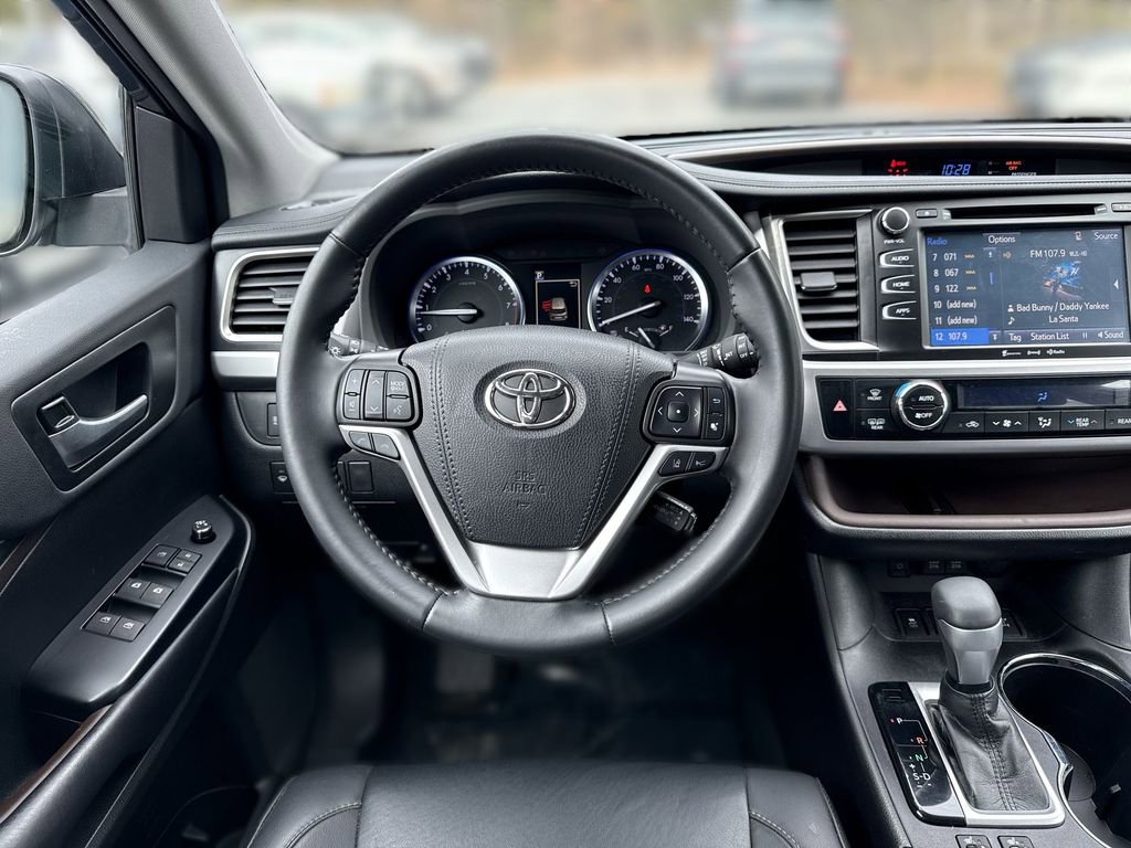 Used 2019 Toyota Highlander XLE w/ Carpet Mat Package (TMS) image 22