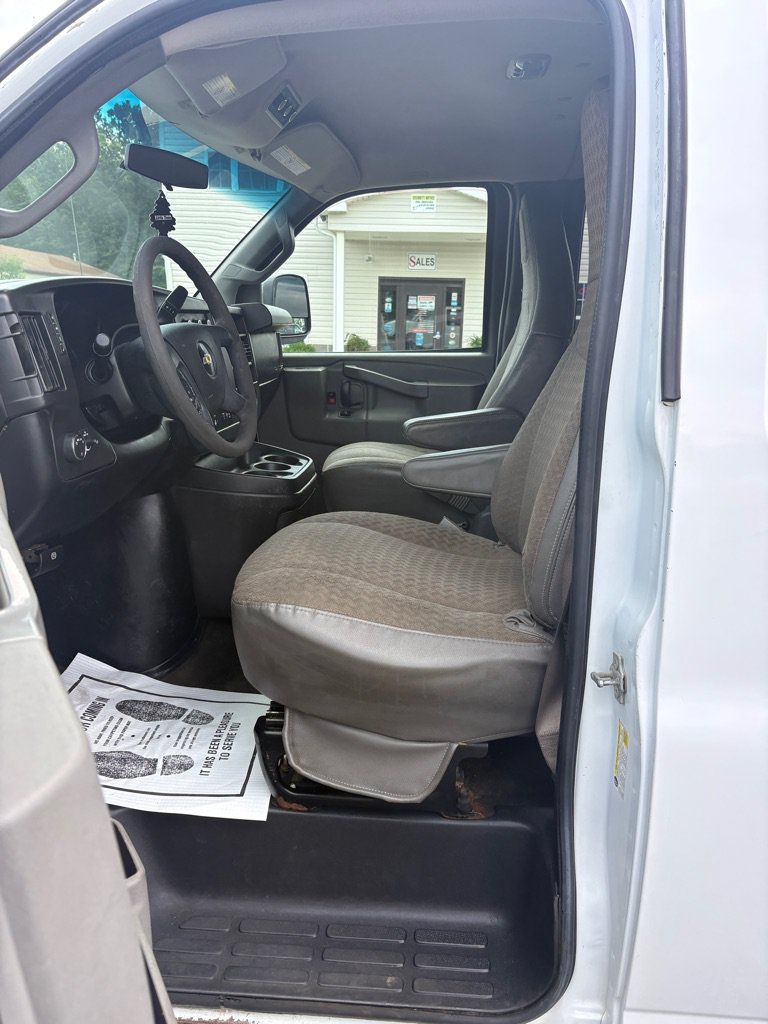 Used 2017 Chevrolet Express 3500 LT w/ LT Preferred Equipment Group RWD image 9