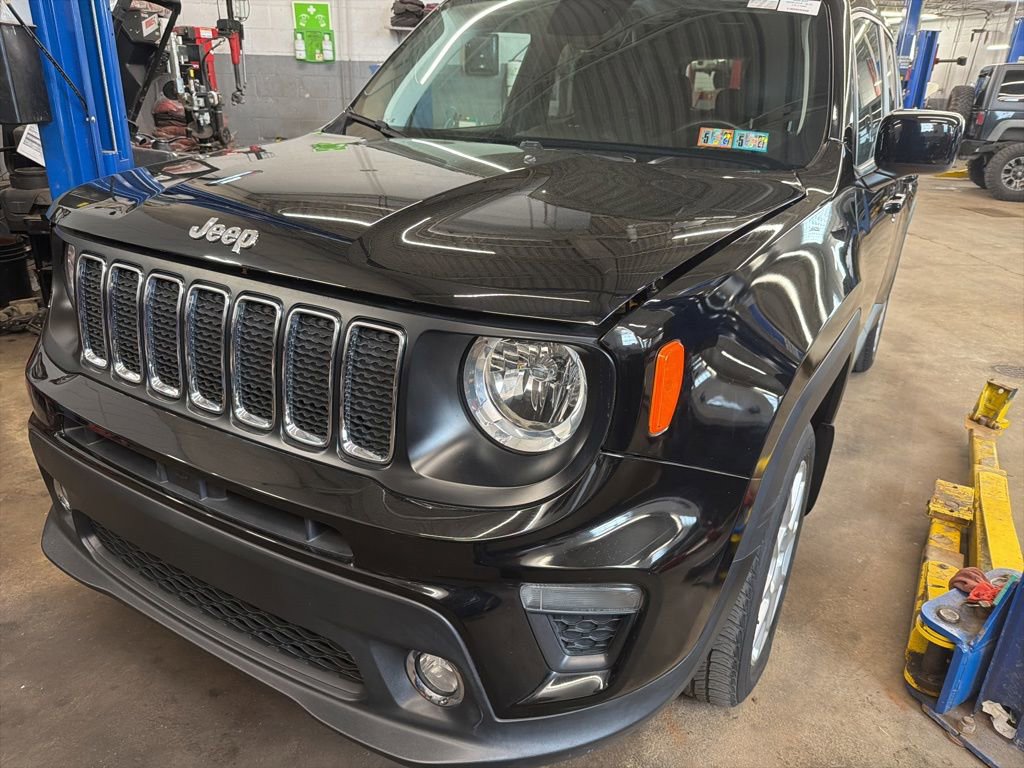 Used 2020 Jeep Renegade Latitude w/ Cold Weather Group AWD/4WD image 3