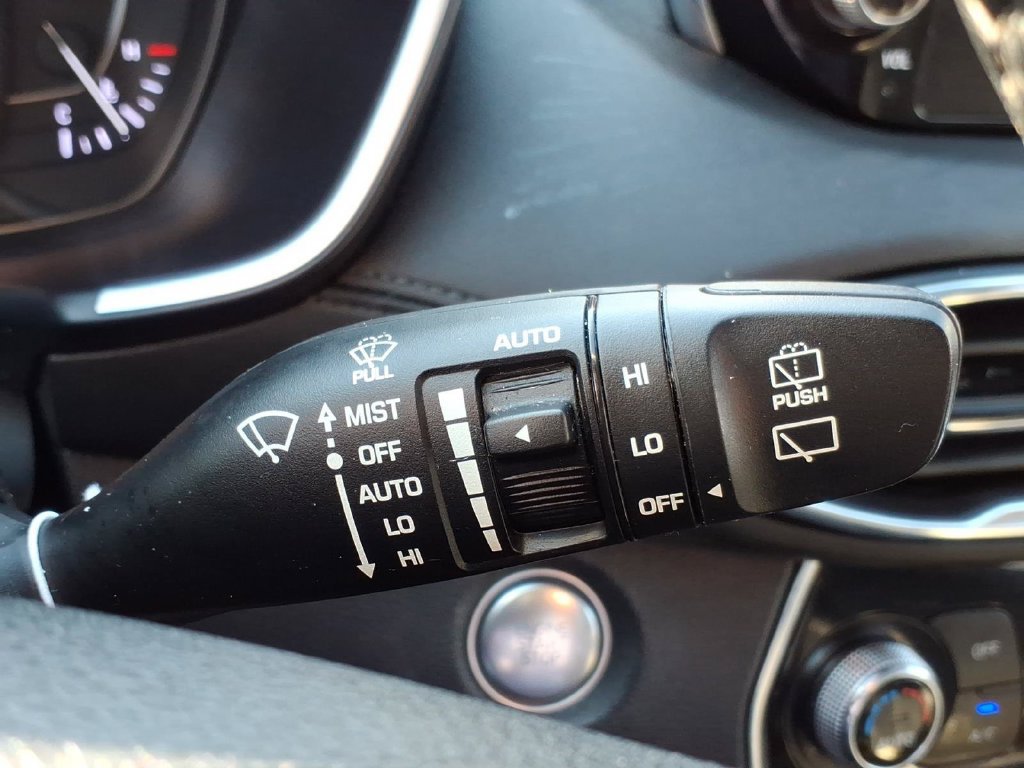 Used 2020 Hyundai Santa Fe Limited AWD/4WD image 30