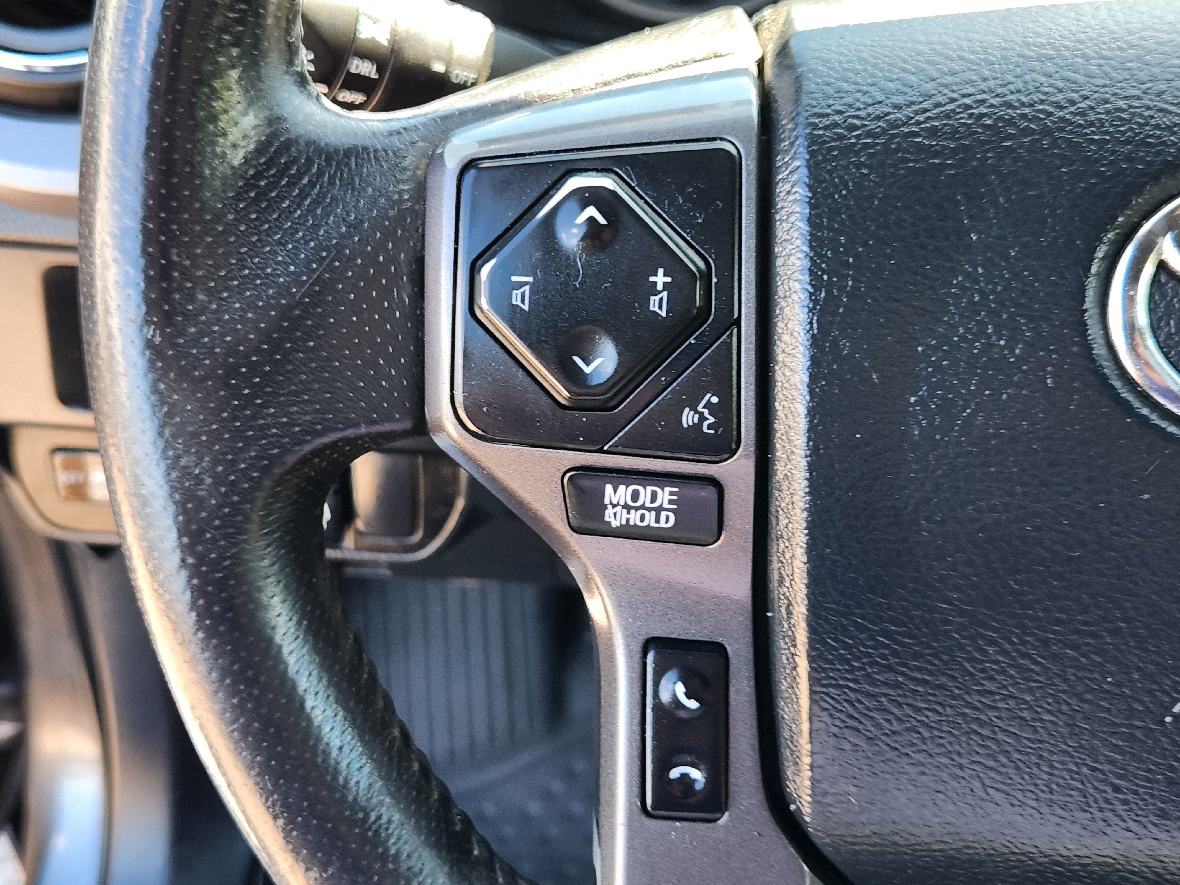 Used 2017 Toyota Tacoma TRD Sport w/ Tow Package (A/T) AWD/4WD image 22