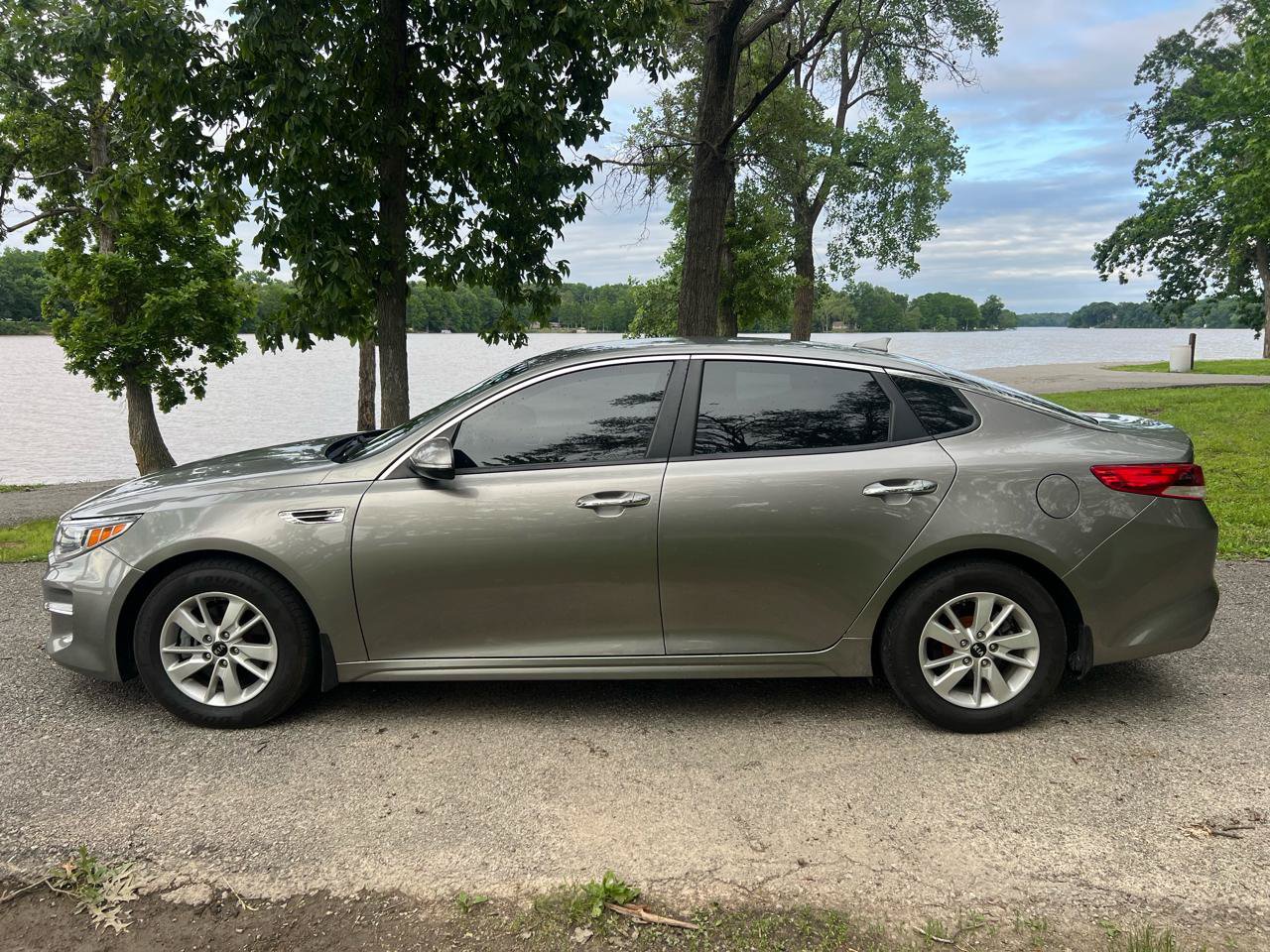 Used 2017 Kia Optima LX w/ Driver Convenience Package FWD image 1