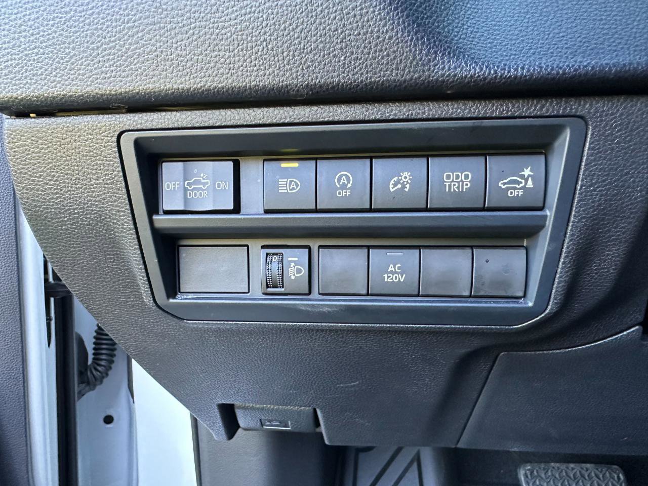 Used 2026 Toyota Tundra SR5 w/ SR5 Premium Package AWD/4WD image 31