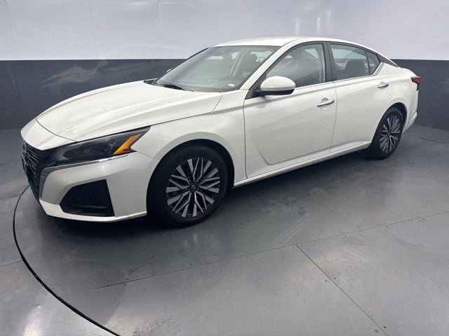 Used 2023 Nissan Altima 2.5 SV image 2