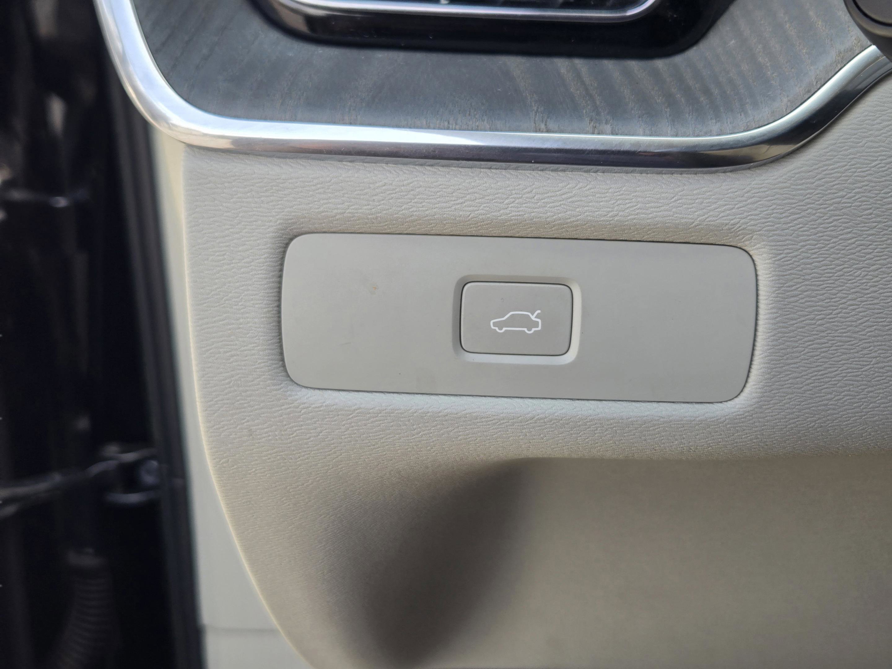Used 2023 Volvo XC60 B5 Plus w/ Climate Package image 14