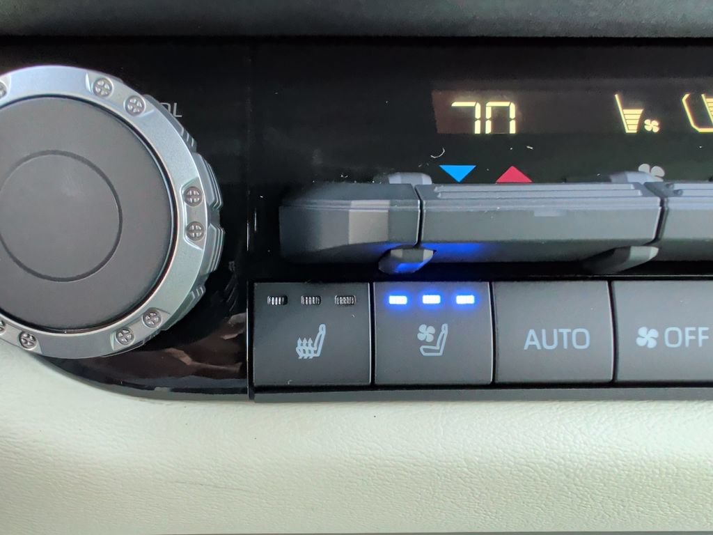 Used 2023 Toyota Sequoia Capstone AWD/4WD image 14