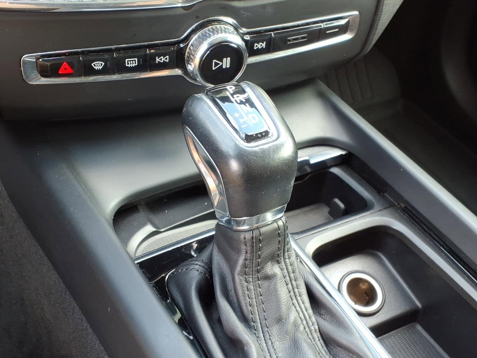 Used 2019 Volvo XC60 T5 Inscription w/ Protection Package FWD image 25