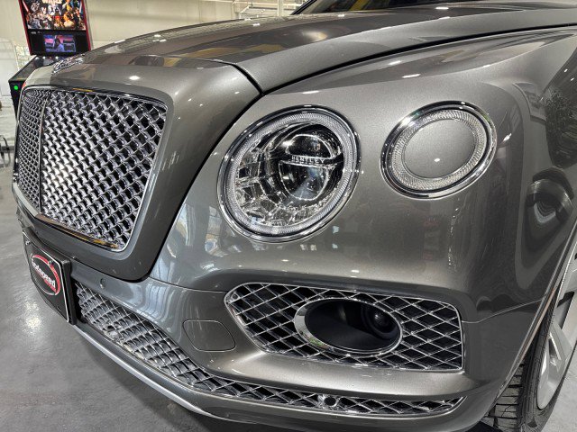 Used 2017 Bentley Bentayga image 28