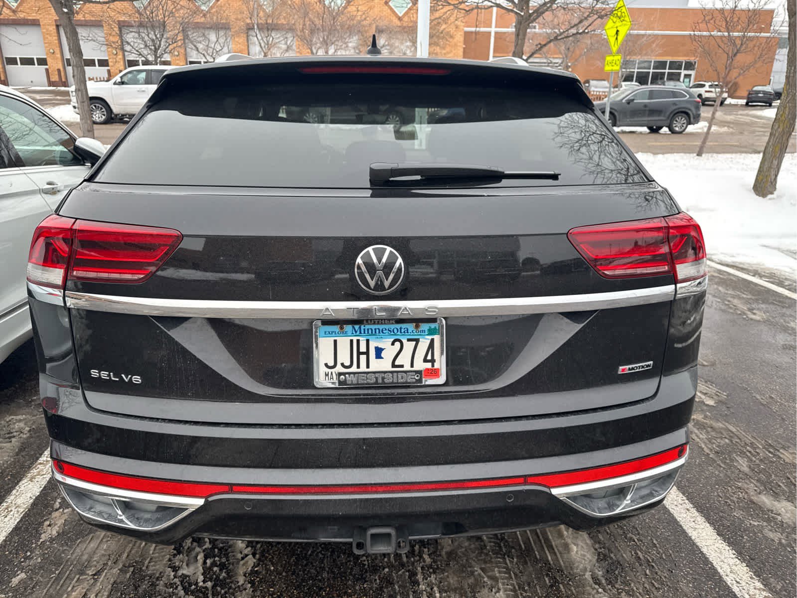 Used 2021 Volkswagen Atlas Cross Sport SEL Premium image 2